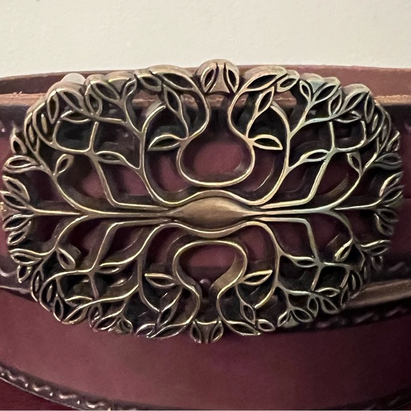 Italian leather belt brown ornate buckle made in USA large EUC - Picture 4 of 9